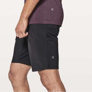 Lululemon Athletica Chill Motion Shorts in Black Size Medium